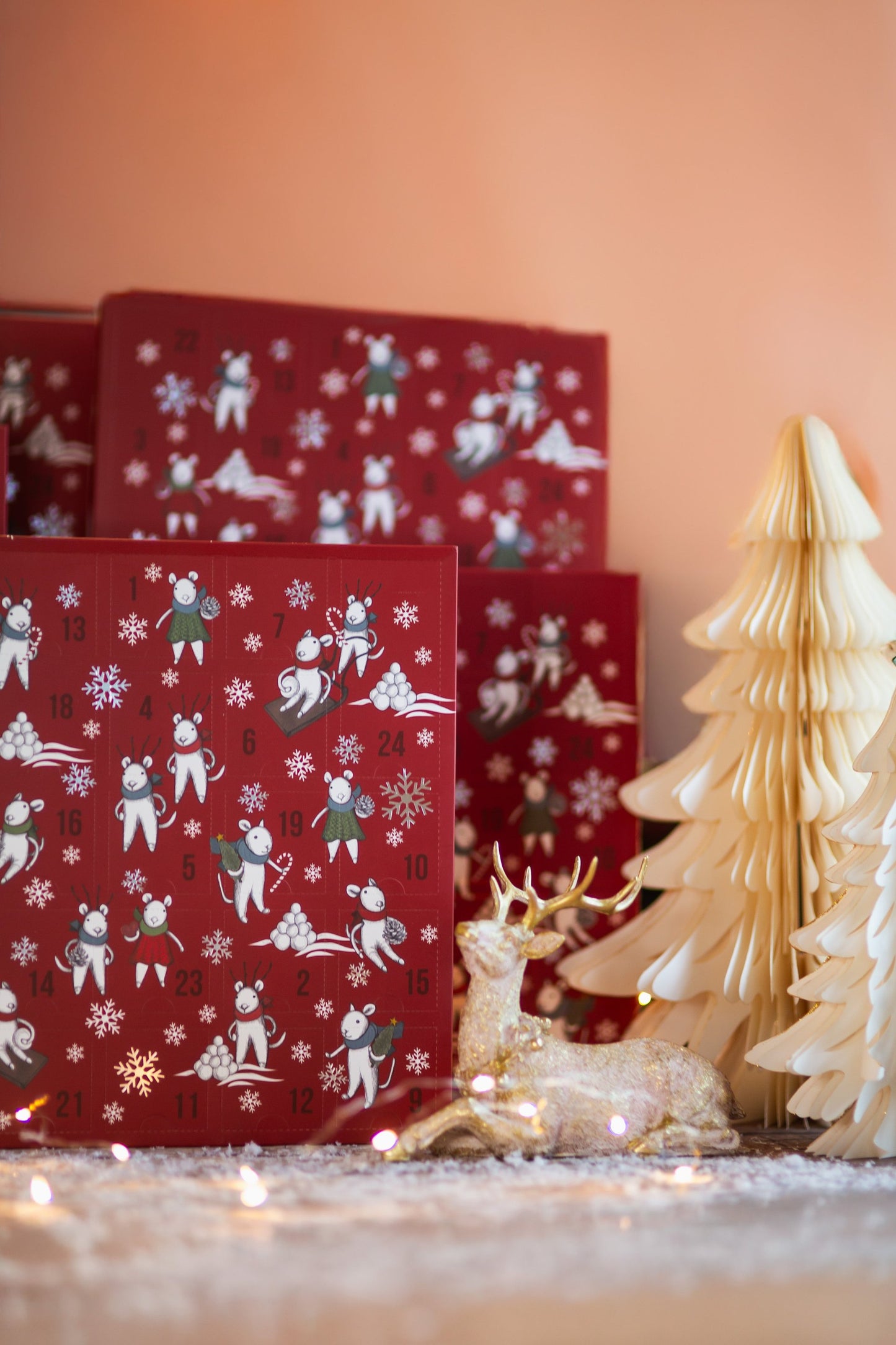 julestjerne, julegave, julekule, julepynt, julenisse, snøfnugg, reinsdyr, slede, pepperkake, engel, stjerne, julekrans, nisselue, julestrømpe, juletre, bjelle, kuler, glitter, lyslenke, julekurv