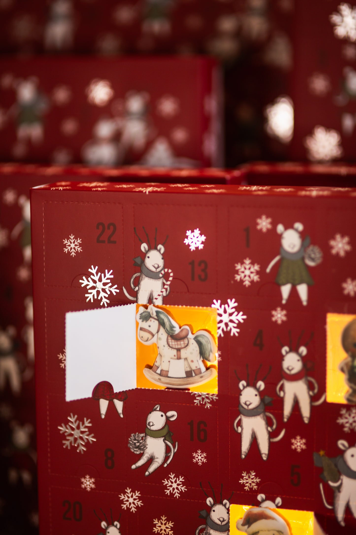 julenisse, snøfnugg, kanel, ingefær, julelys, julemarked, julesnacks, julefest, pakke, lukter, vinter, juleglede, nissehatt, julekos, julesmak, gløgg, julekort, julebord, gaveinnpakning, familietradisjon