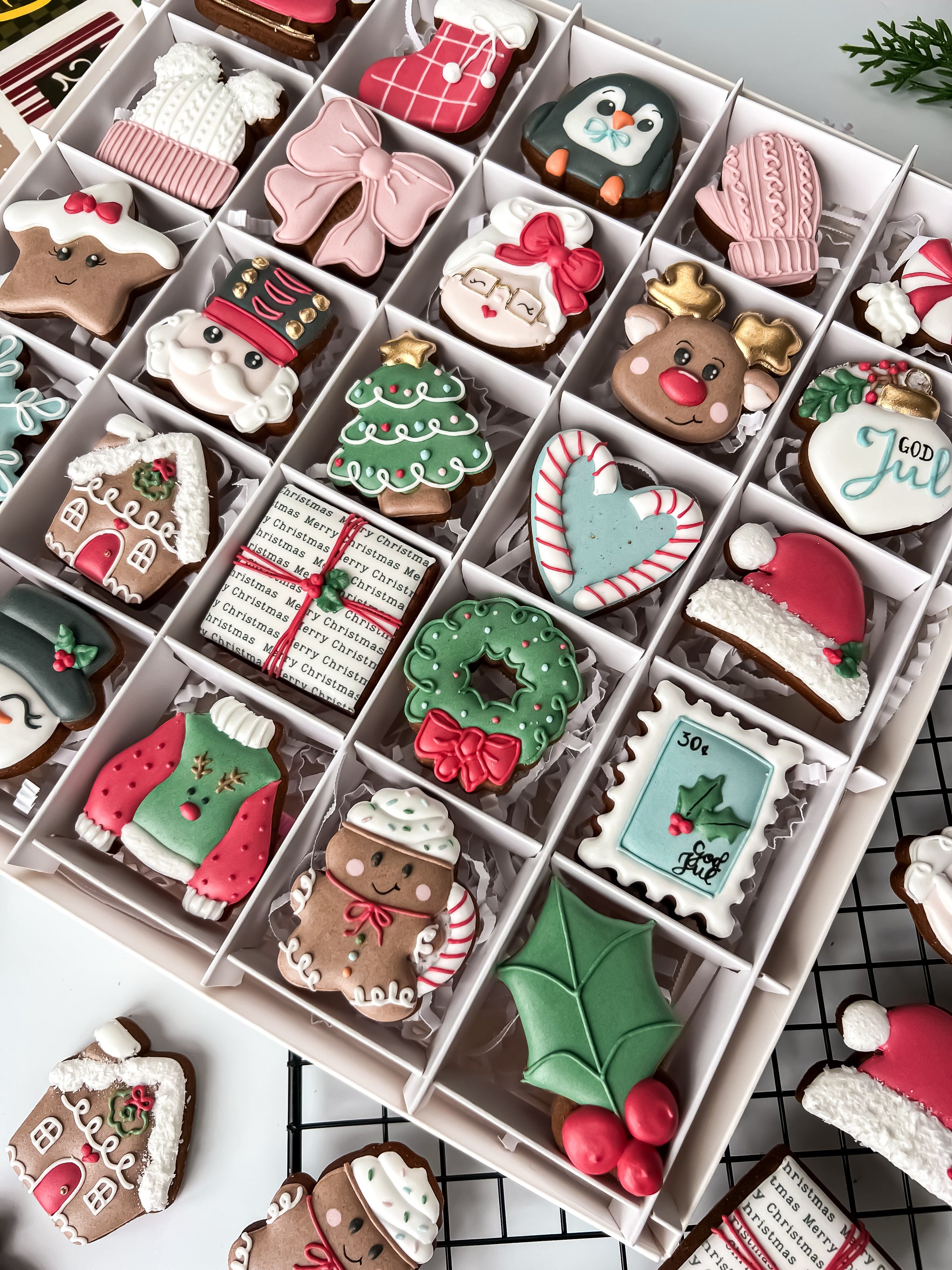 cookieskalender, pepperkakekalender, julekalender, adventskalender, julekaker, håndlaget, dekorert, melisglasur, småkaker