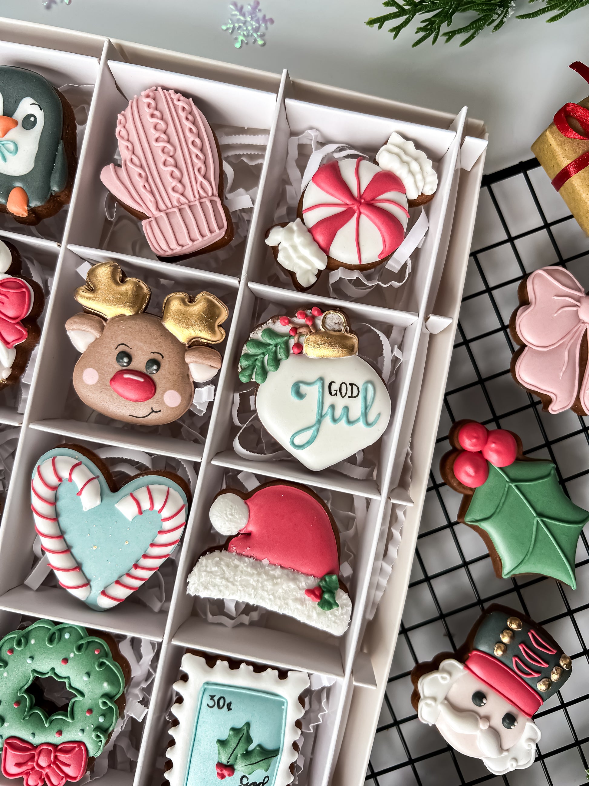 cookieskalender, pepperkakekalender, julekalender, adventskalender, julekaker, håndlaget, dekorert, melisglasur, småkaker