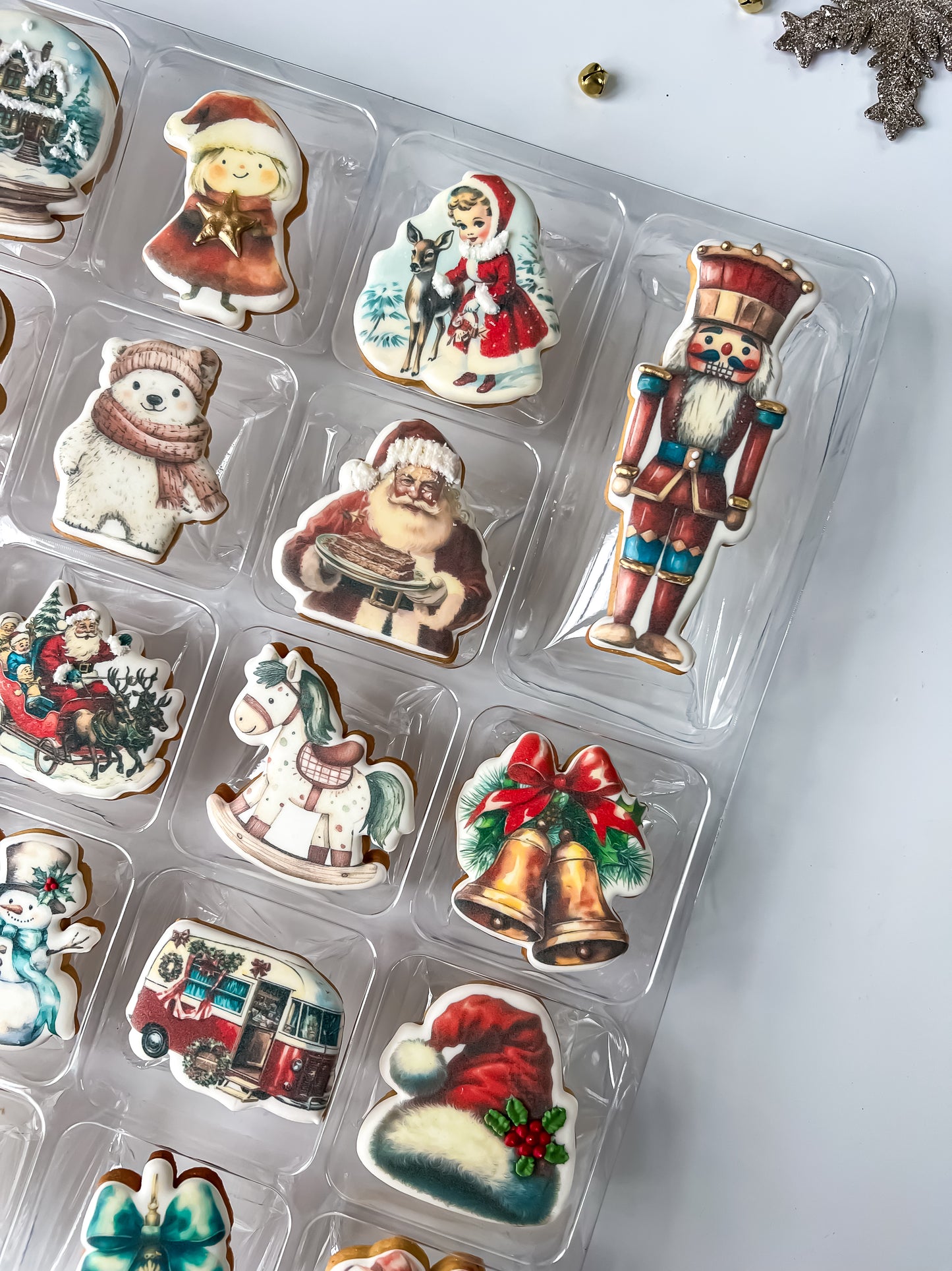 julestemning, julefeiring, julemarked, julegave, julemiddag, julegrøt, julepynt, julelys, juletradisjoner, julekalender, juleglede, julekort, julemusikk, juletre, juleaften, julegodteri, julebord, julestrømpe, julenisse, julekrans