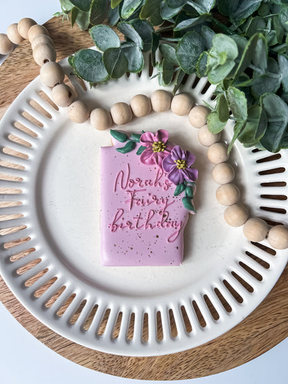 Kjeks med navn og blomster