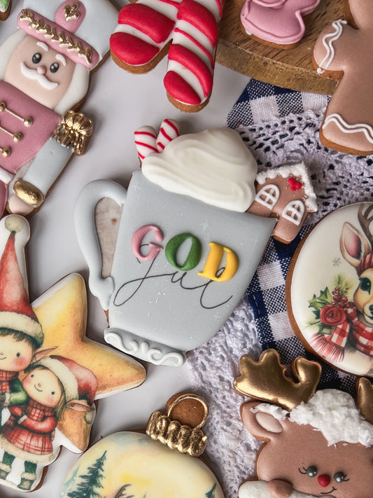 blå kopp krus pepperkakehus god jul ønsker dere en skikkelig god jul