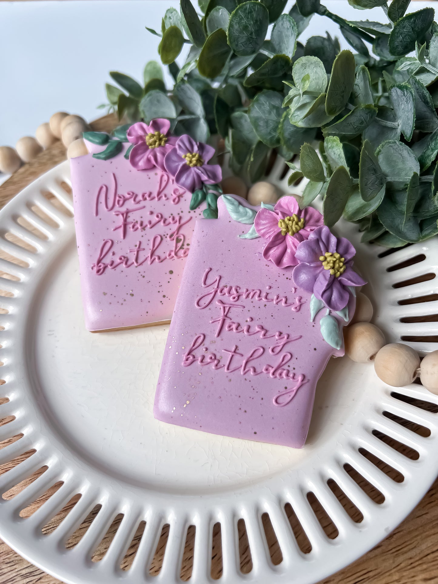 Kjeks med navn og blomster