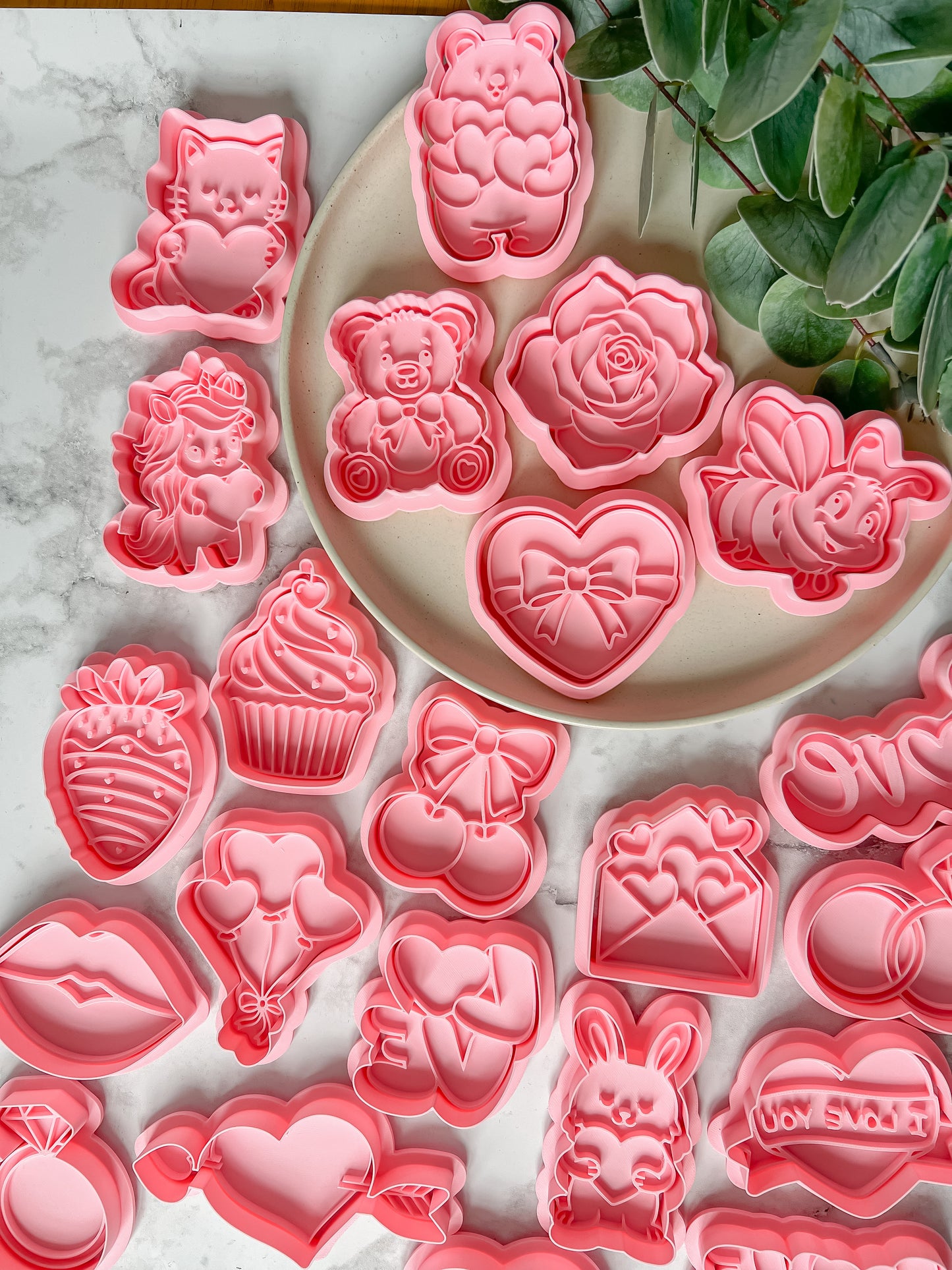 valentinskaker, valentinskjeks, dekorative kjeks, hjerteformede kjeks, pyntede kjeks, kjærlighetskaker, valentinscookies, romantiske kjeks, kjeks med glasur, håndlagde kjeks, personlige kjeks, valentinsgaver kjeks,