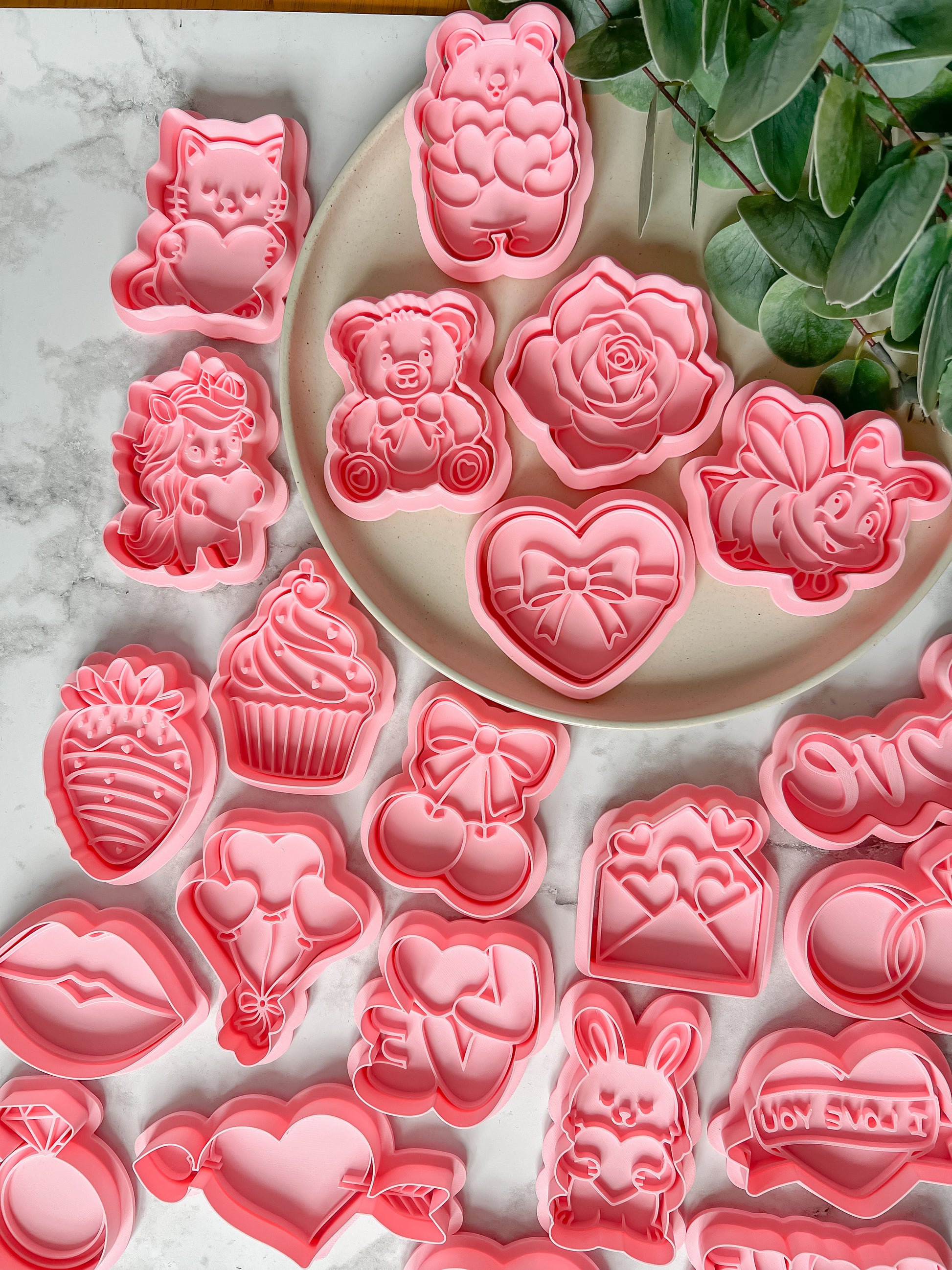 valentinskaker, valentinskjeks, dekorative kjeks, hjerteformede kjeks, pyntede kjeks, kjærlighetskaker, valentinscookies, romantiske kjeks, kjeks med glasur, håndlagde kjeks, personlige kjeks, valentinsgaver kjeks,