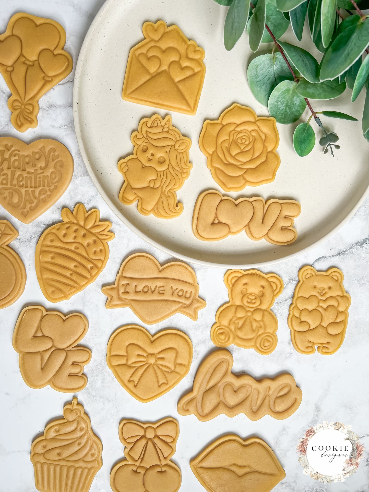 valentinskaker, valentinskjeks, dekorative kjeks, hjerteformede kjeks, pyntede kjeks, kjærlighetskaker, valentinscookies, romantiske kjeks, kjeks med glasur, håndlagde kjeks, personlige kjeks, valentinsgaver kjeks,